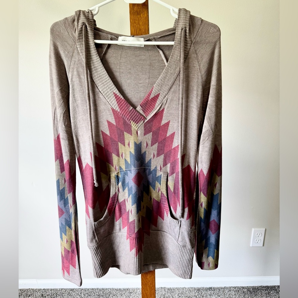 Enti Glamour V-Neck Knit Sweater in Taupe Multicolor Aztec Print Sz Small